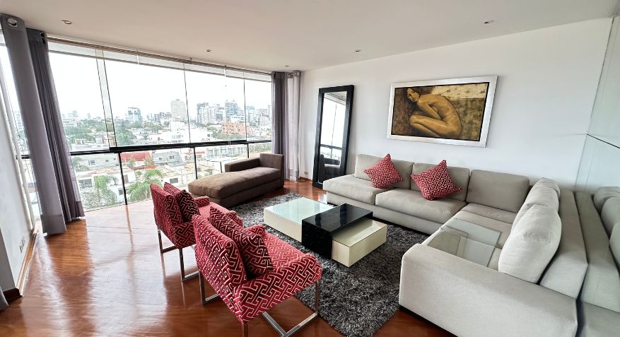 Flat  remodelado a espadas del Golf | 183 m2 en San Isidro |Contempo